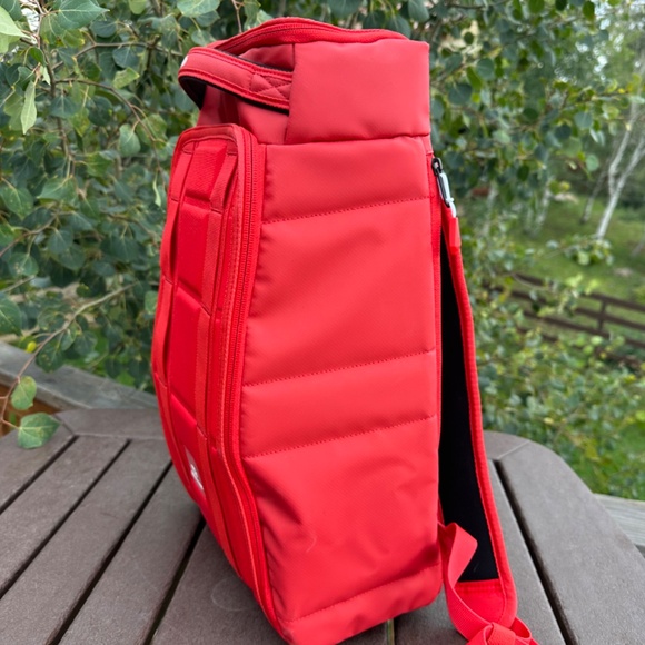 DB equipment: Hugger 20L scarlet Red - Picture 2 of 7